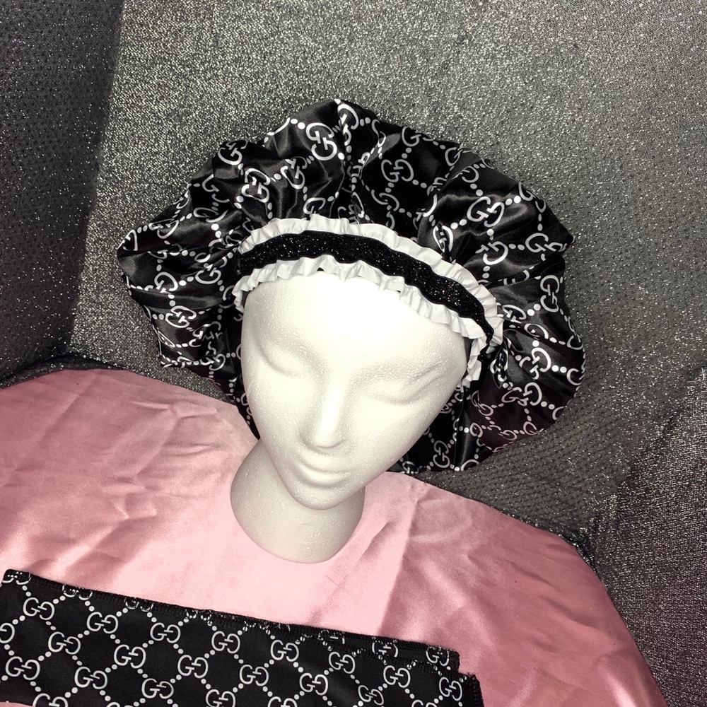 Bonnets - Picture 1 of 6